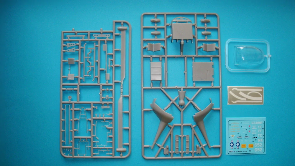 AMP 1/48 Hiller YH-32 Hornet, americký ultralehký vrtulník postavený společností Hiller Aircraft na začátku 50. let 20. století.