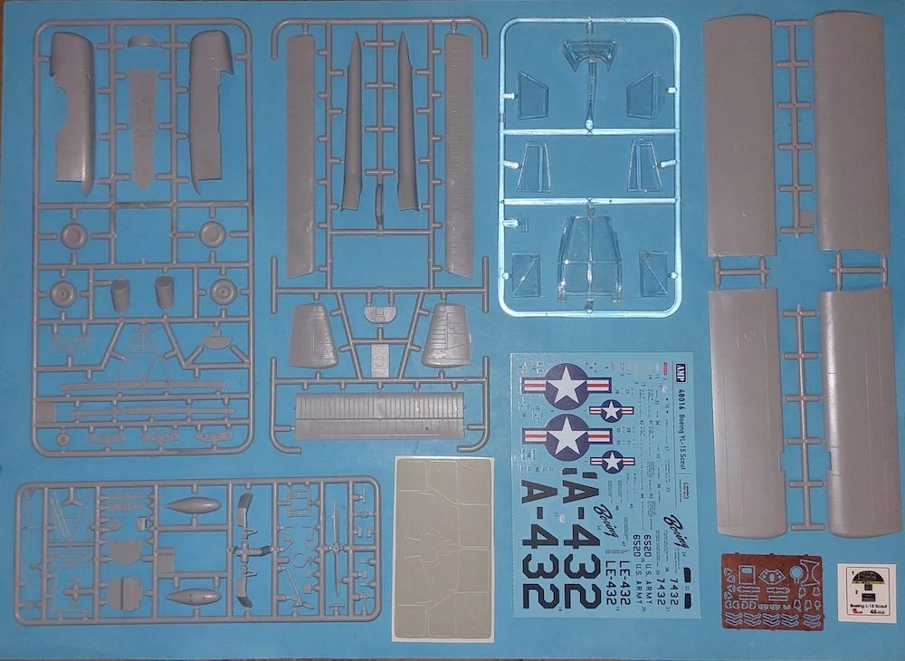 AMP 1/48 Boeing L-15 Scout je malé spojovací letadlo s pístovým motorem, které společnost Boeing vyráběla po druhé světové válce.